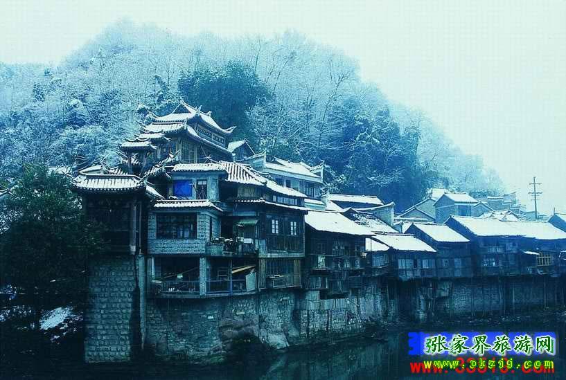 長沙往返A(chǔ)8線：鳳凰古城、梵凈山、德夯苗寨汽車三日游